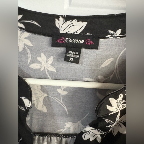 Cocomo Black and White Floral Top✨ - Picture 7 of 10